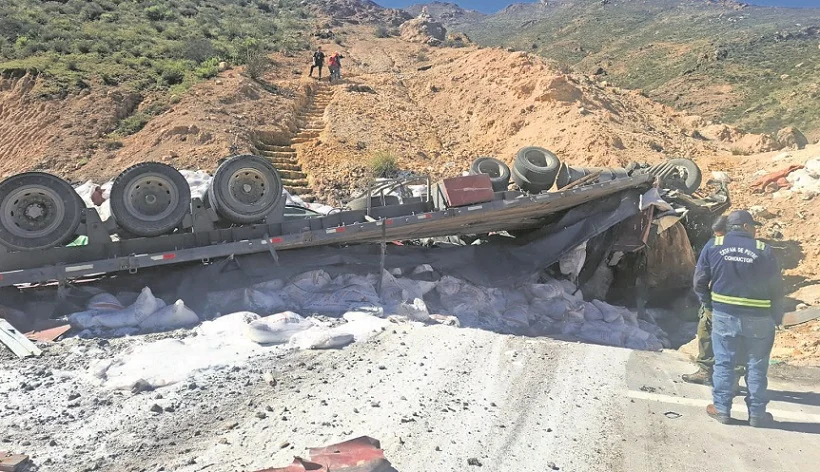🚛⚠️ Tragedia en la Ruta 11-CH: volcamiento de camión internacional deja un conductor fallecido