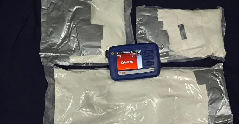 🚨✈️ Intentó viajar con más de $140 millones en droga: PDI lo detuvo antes de abordar un vuelo en Arica